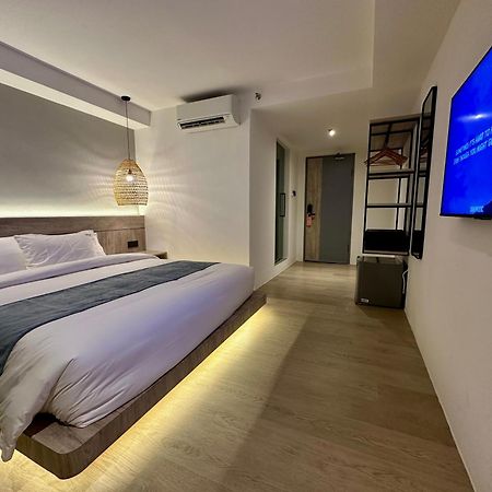 Theatre Hotel Кучинг Экстерьер фото