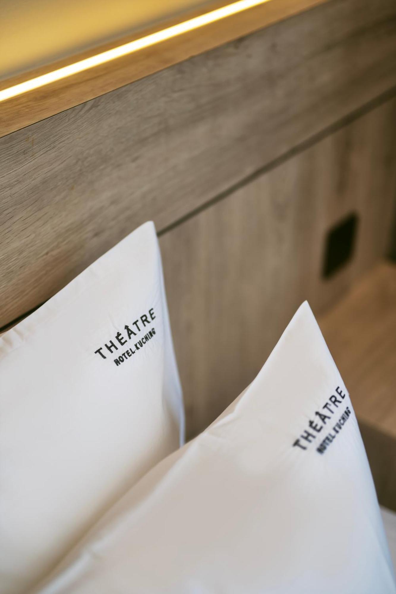 Theatre Hotel Кучинг Экстерьер фото