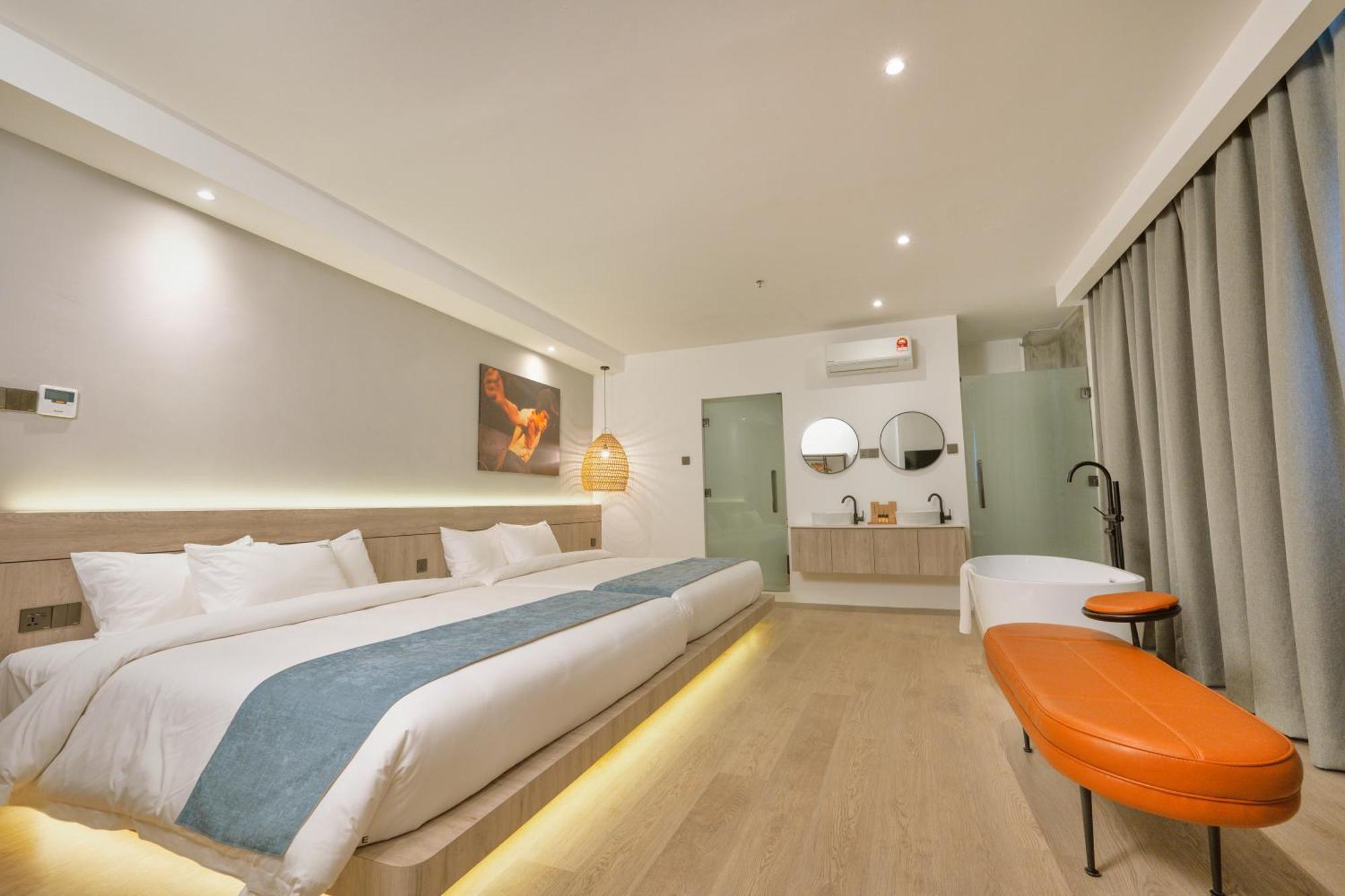 Theatre Hotel Кучинг Экстерьер фото